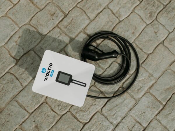 Cómo se protege un cargador ante picos de tensión o cortes de luz